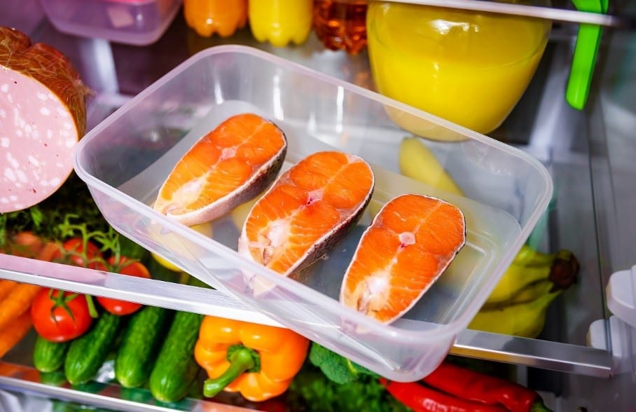 بوی بد یخچال در اثر چه چیزی بهوجود میآید؟